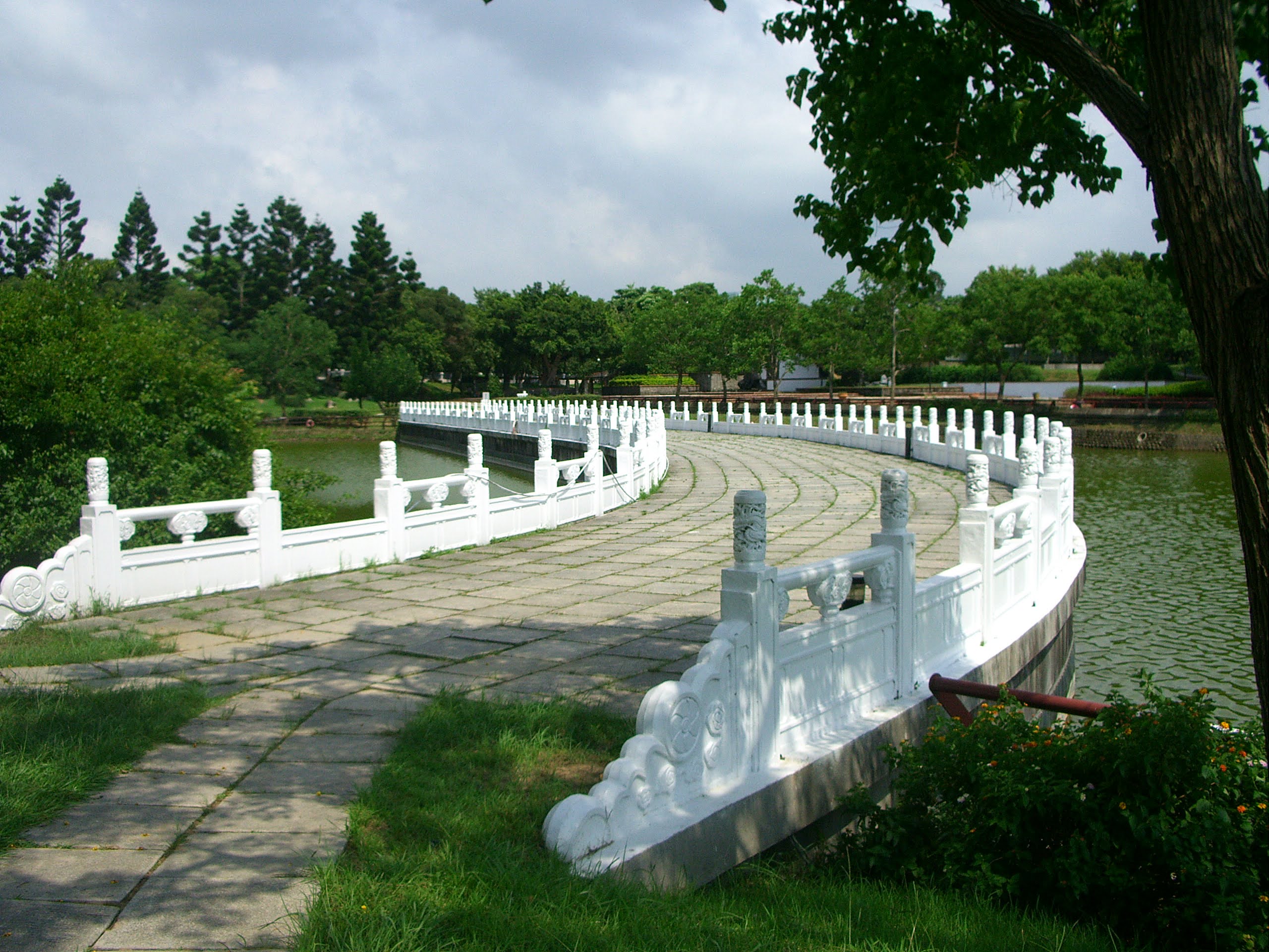 新竹旅遊景點靜心湖石橋
