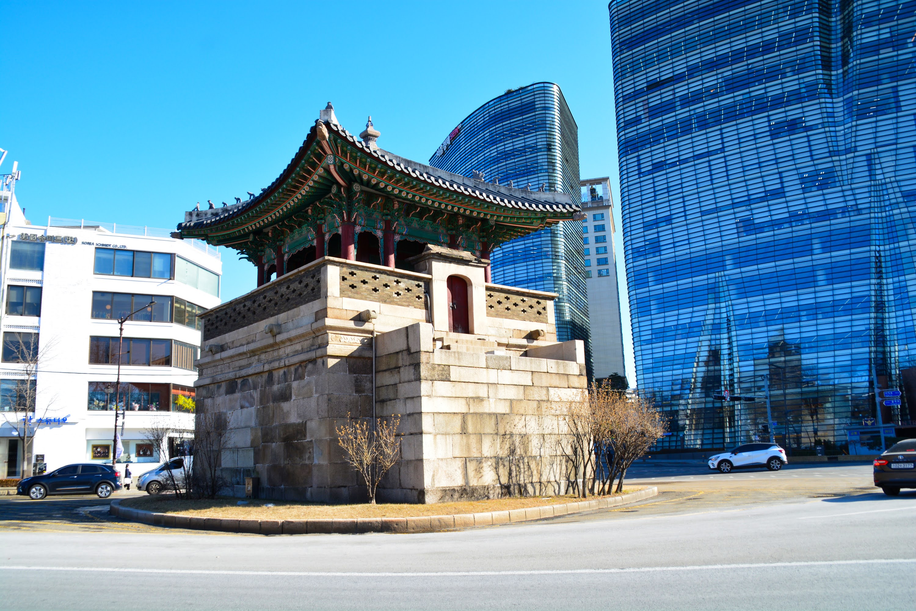 韓國首爾三清洞路上的城門