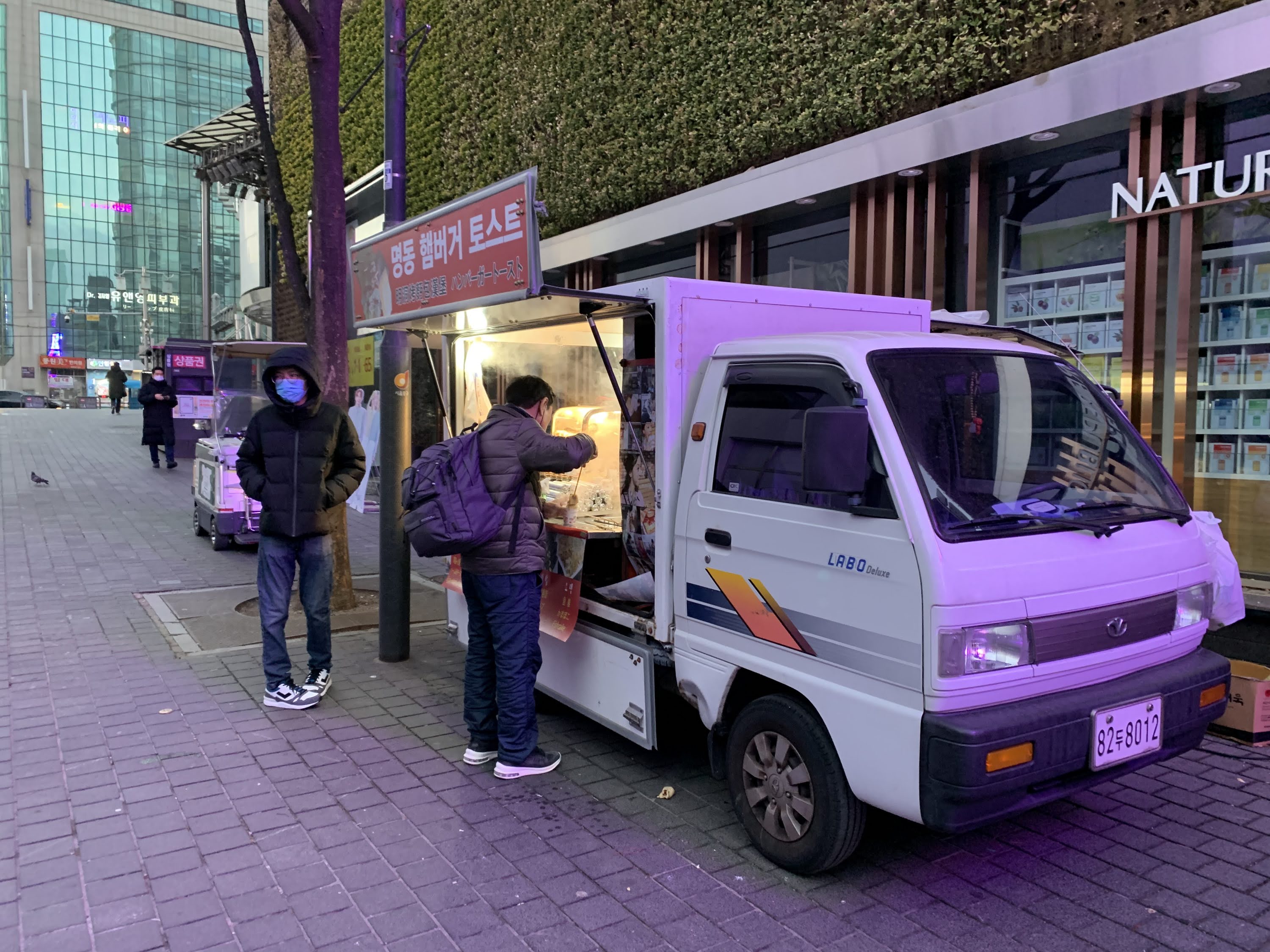 韓國首爾明洞烤麵包餐車